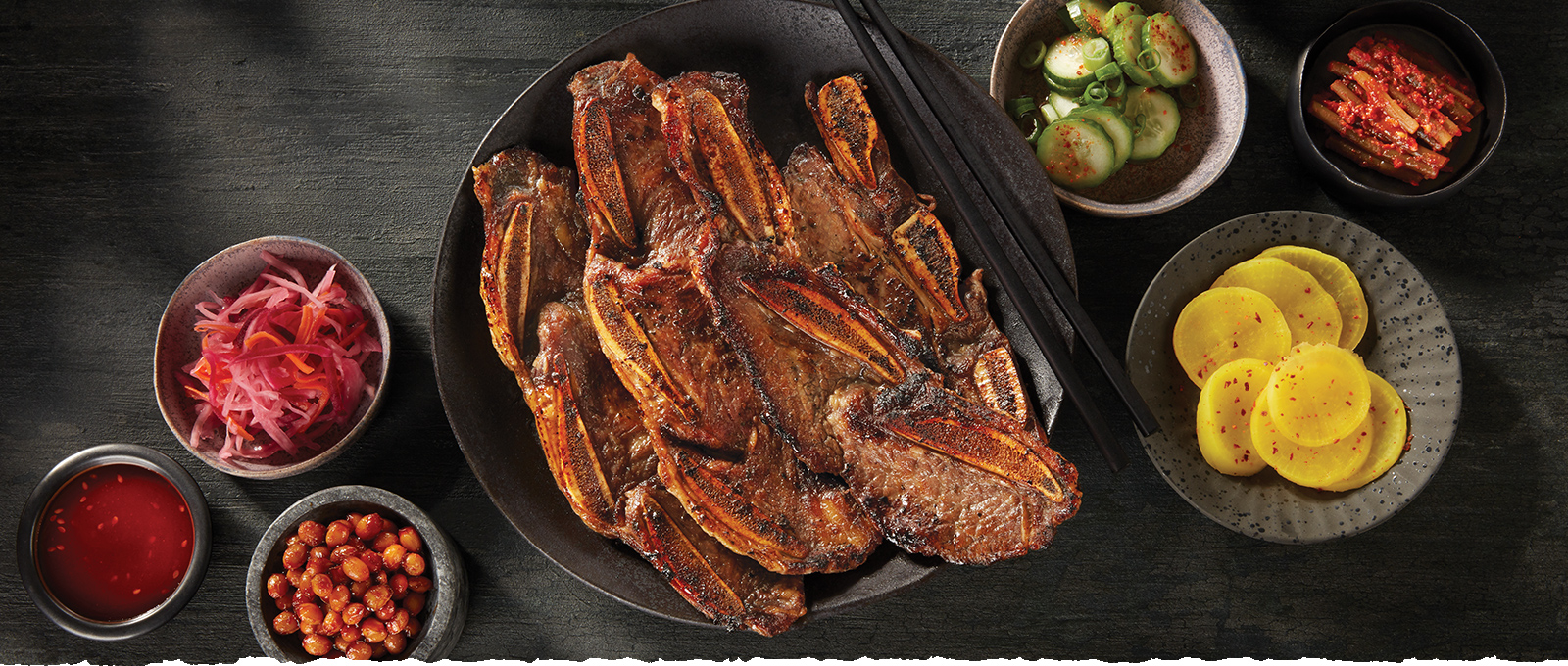 Côtes de bœuf Black River avec légumes marinés